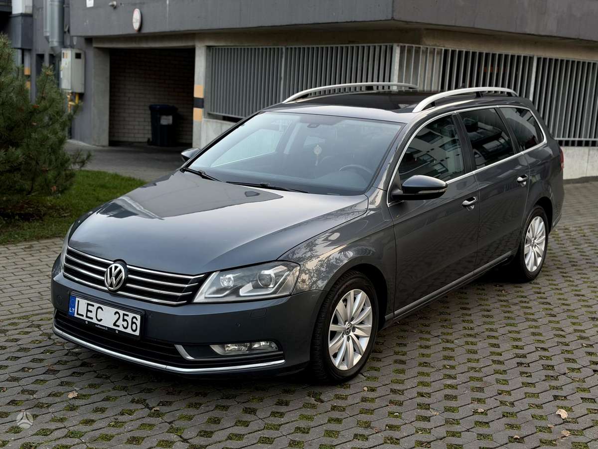 Volkswagen Passat 2014 — rear view