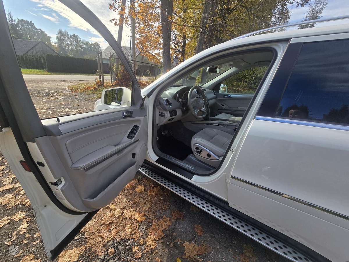 Mercedes-Benz ML350 2010 — photo 10
