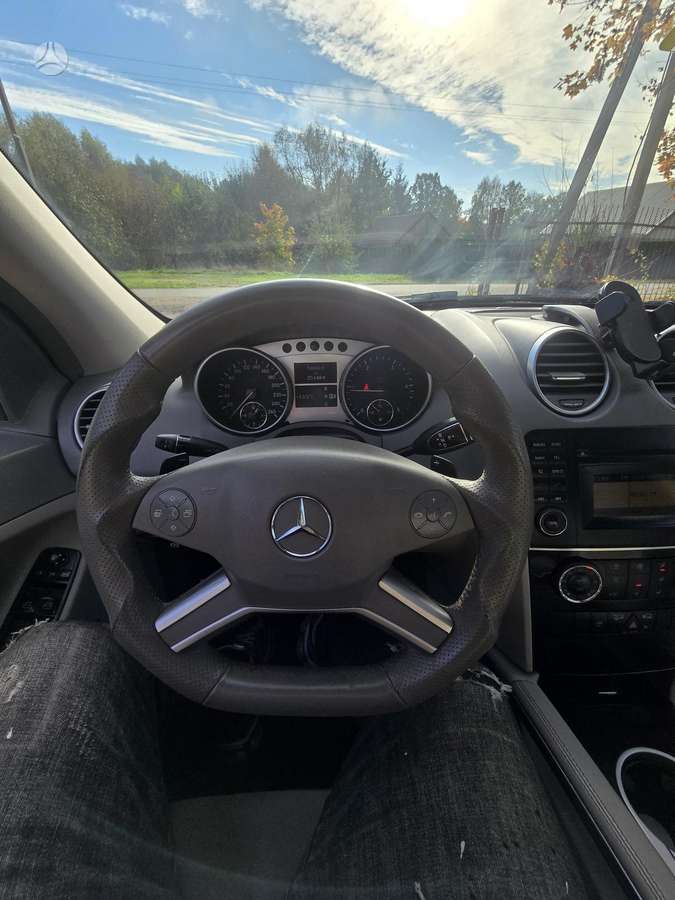 Mercedes-Benz ML350 2010 — photo 12