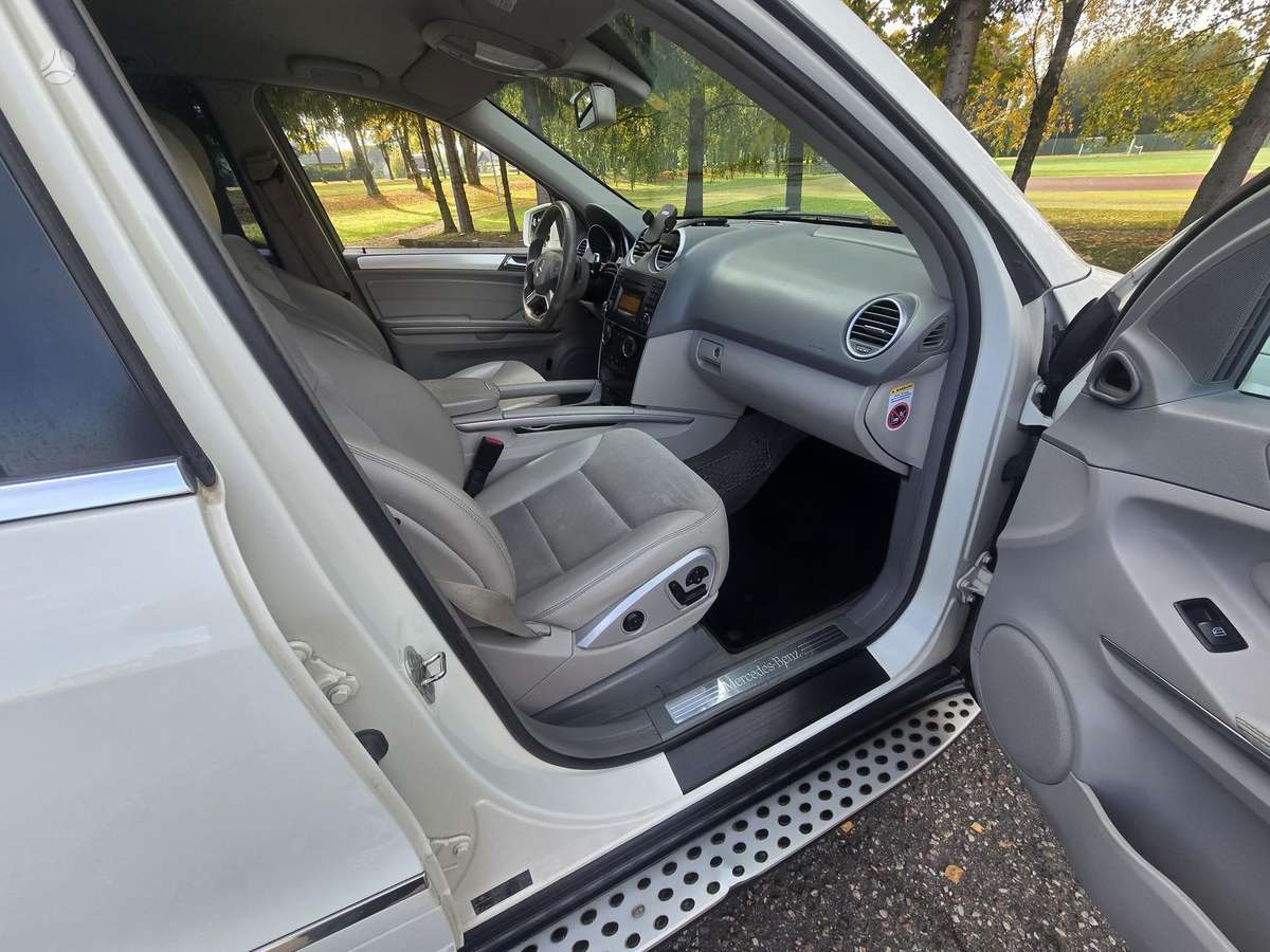 Mercedes-Benz ML350 2010 — photo 13