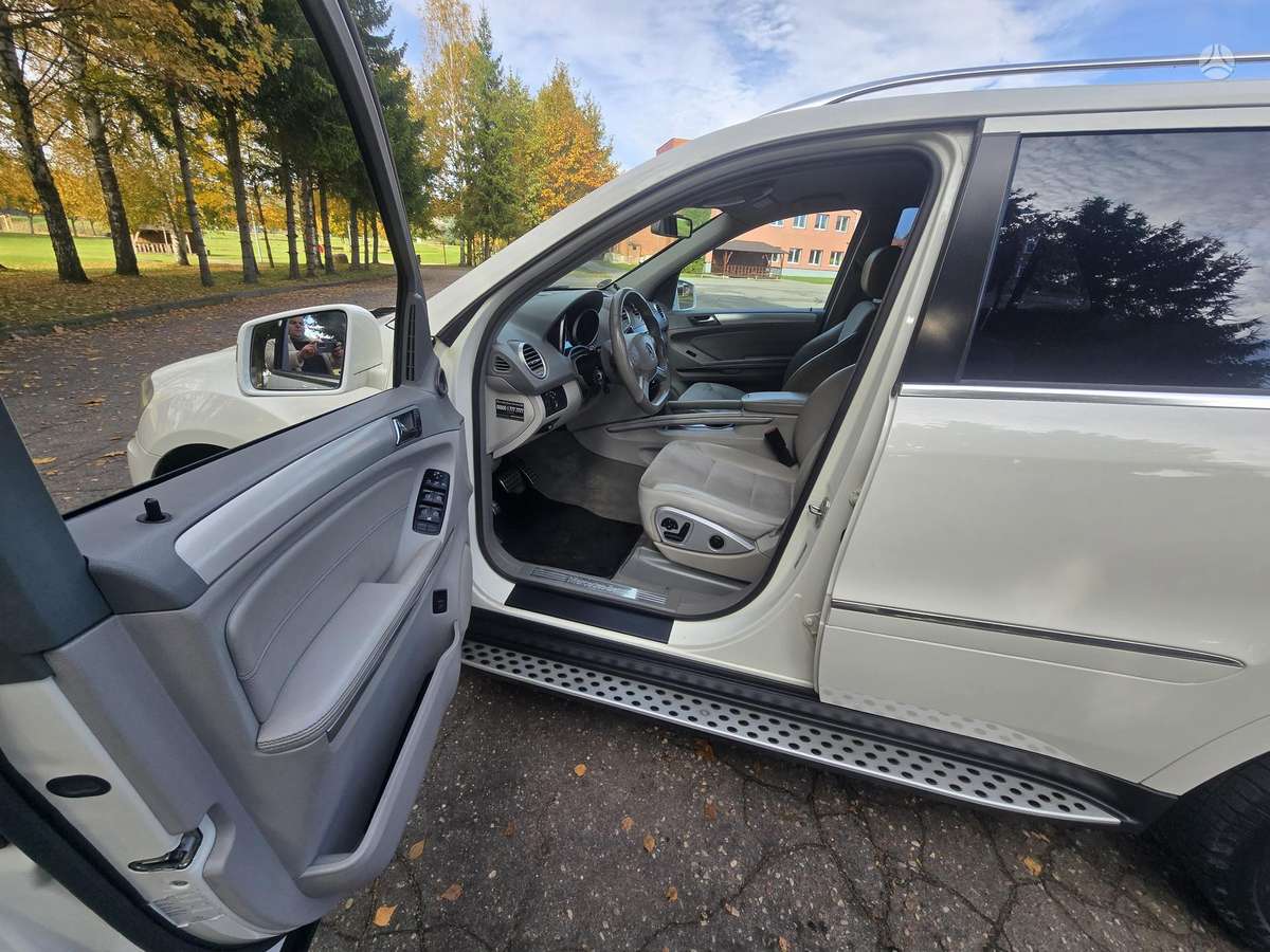 Mercedes-Benz ML350 2010 — photo 7
