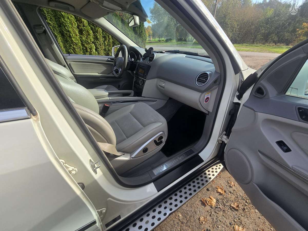 Mercedes-Benz ML350 2010 — photo 9