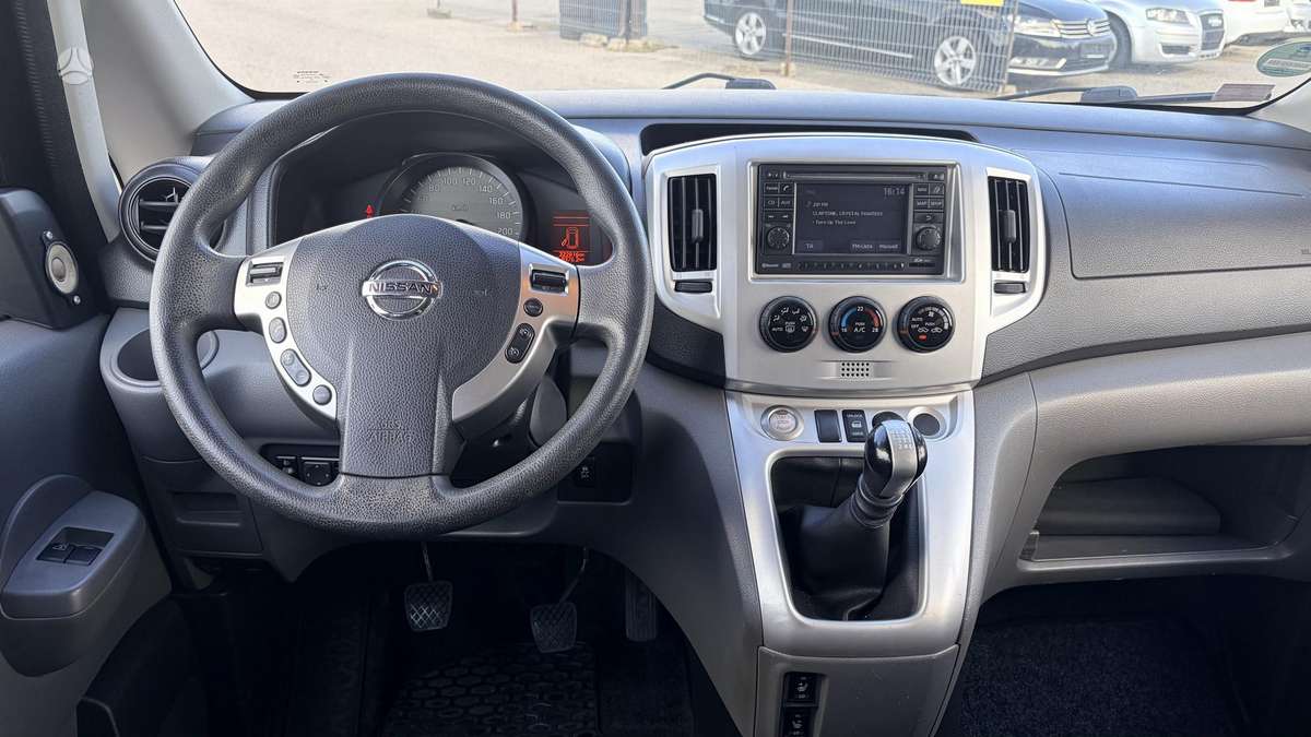 Nissan NV200 2015 — photo 13