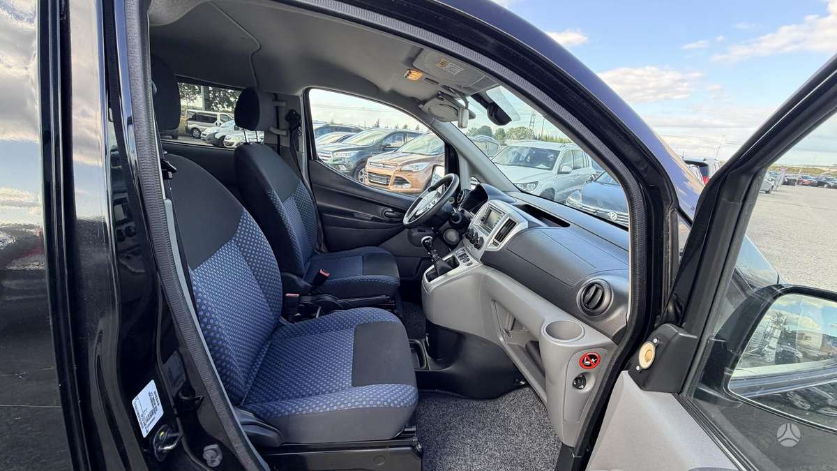 Nissan NV200 2015 — photo 22