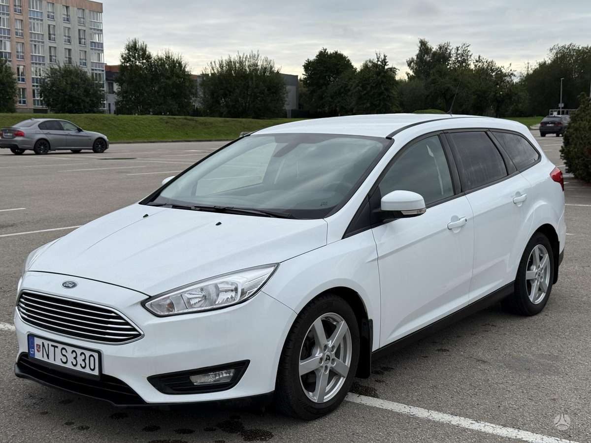 Ford Focus 2015 — rear view