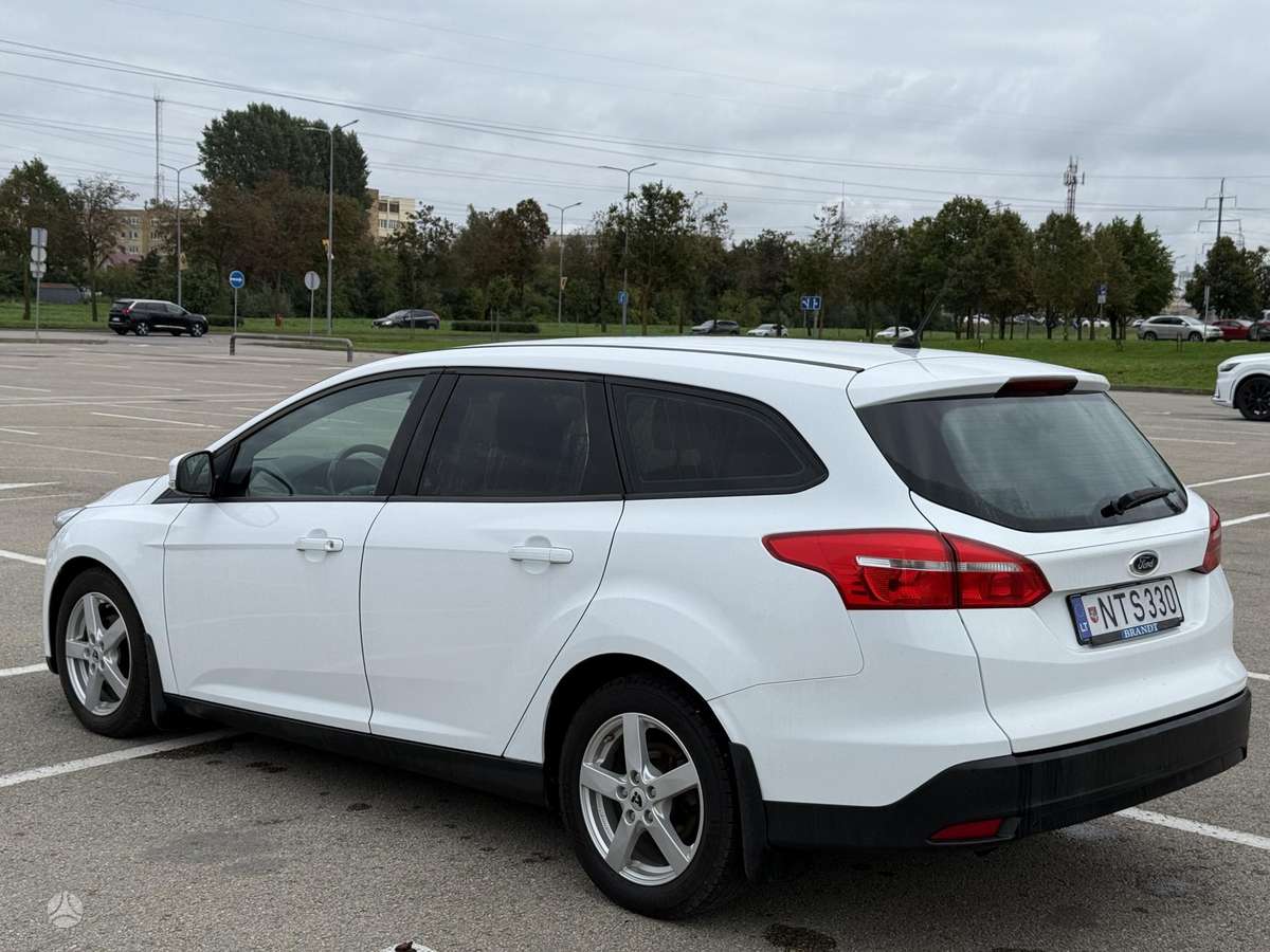 Ford Focus 2015 — interior