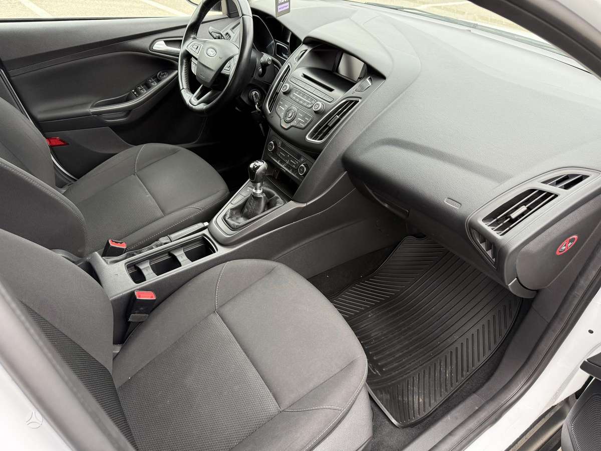 Ford Focus 2015 — photo 7