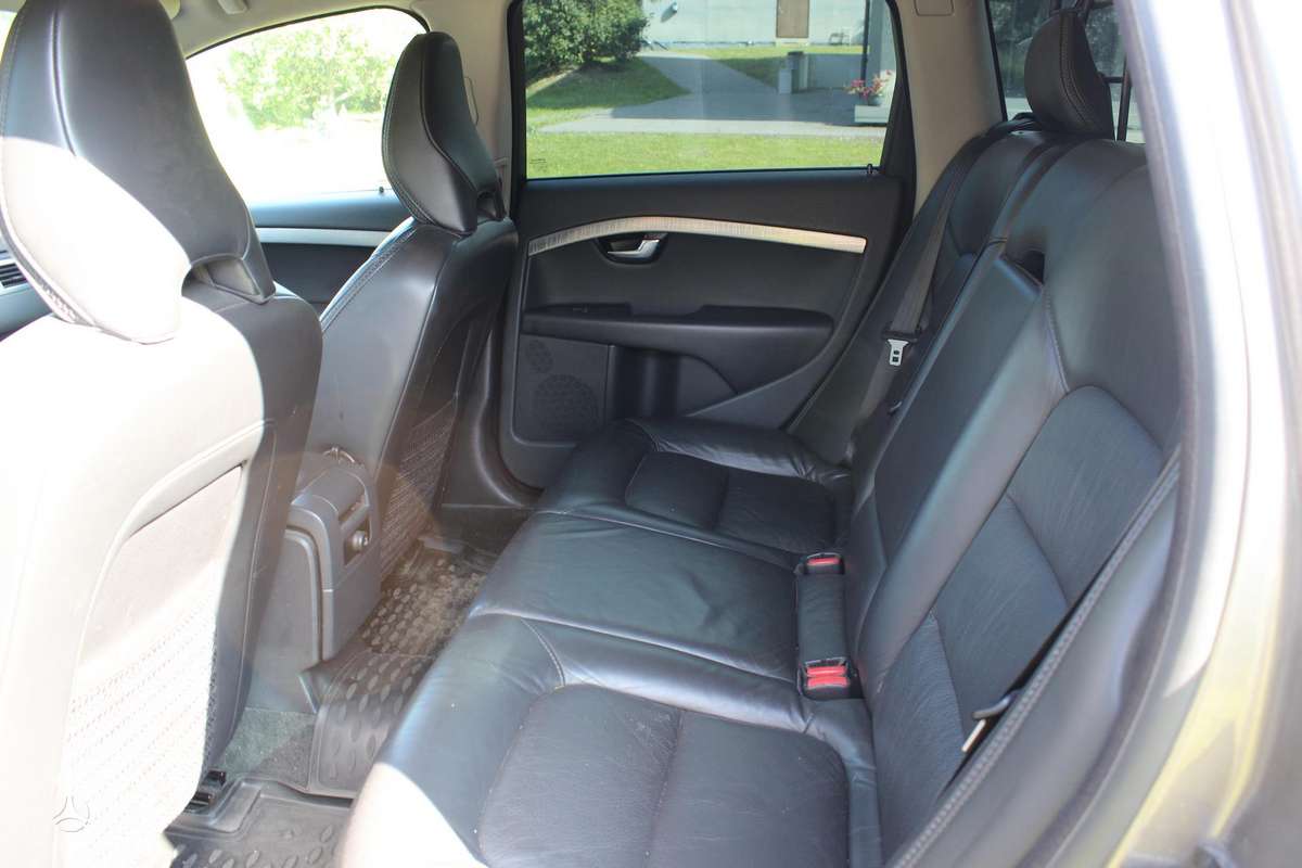 Volvo XC70 2010 — вигляд ззаду