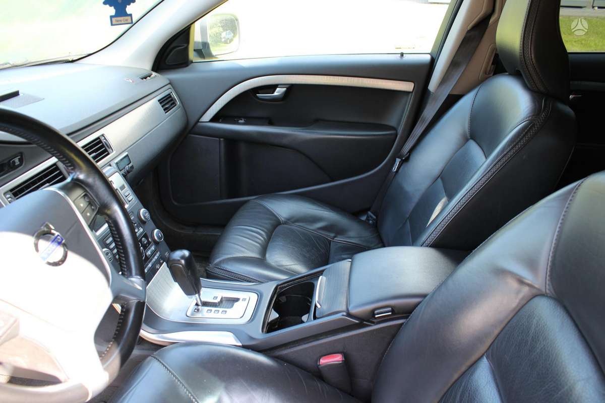 Volvo XC70 2010 — двигун 2400 cm³, 205 HP (151kW)