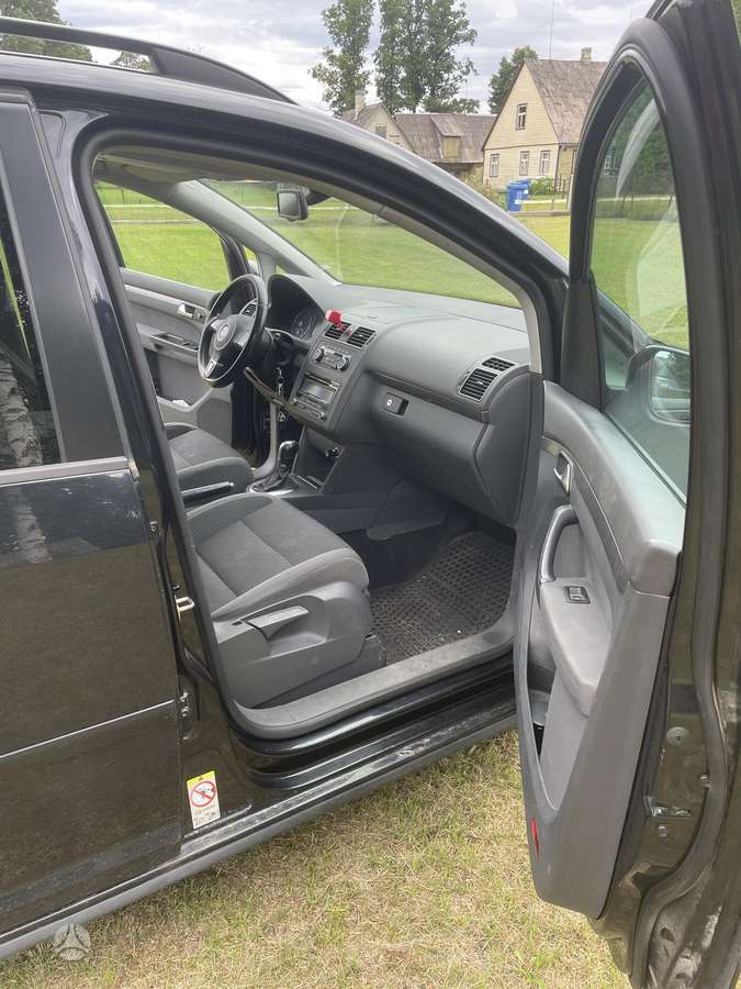 Volkswagen Touran 2012 — photo 11