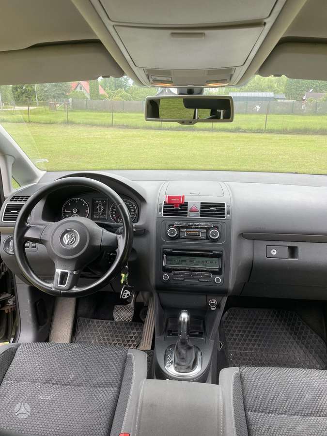 Volkswagen Touran 2012 — photo 12