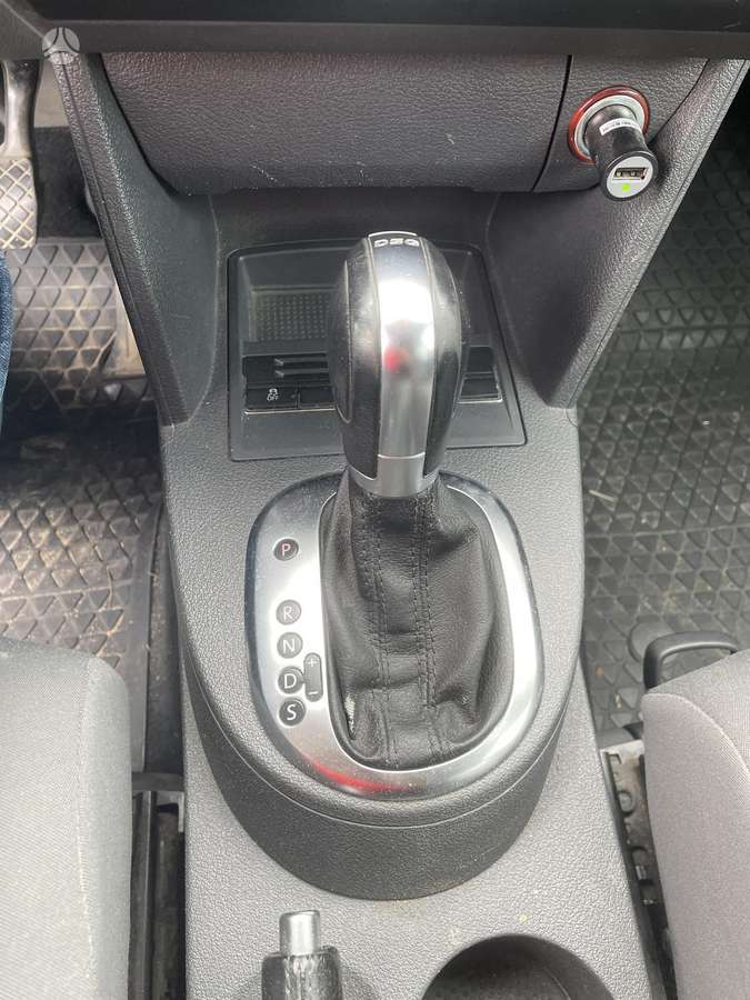 Volkswagen Touran 2012 — photo 15
