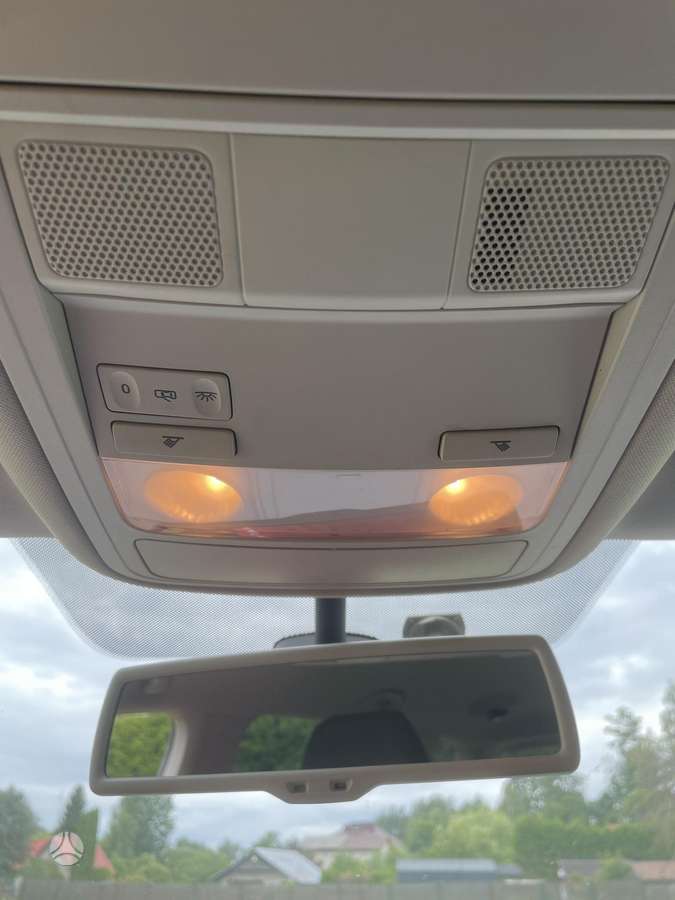 Volkswagen Touran 2012 — photo 16