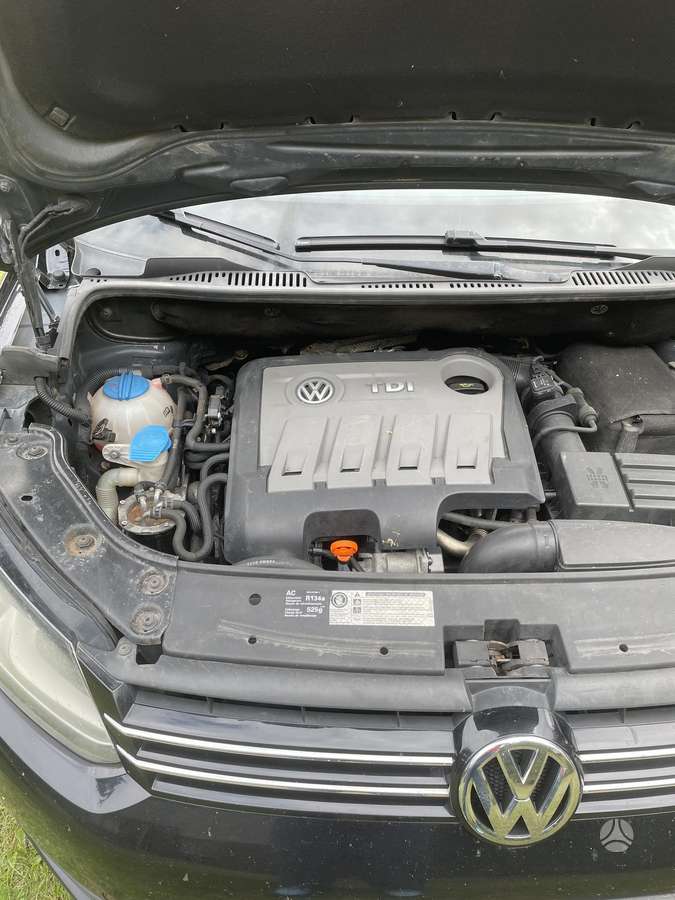 Volkswagen Touran 2012 — photo 17