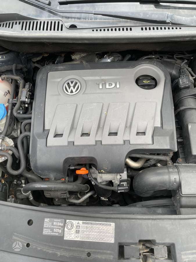 Volkswagen Touran 2012 — photo 19