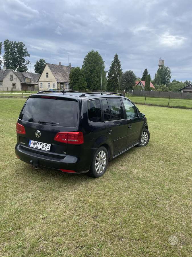 Volkswagen Touran 2012 — engine 1598 cm³, 105 HP (77kW)