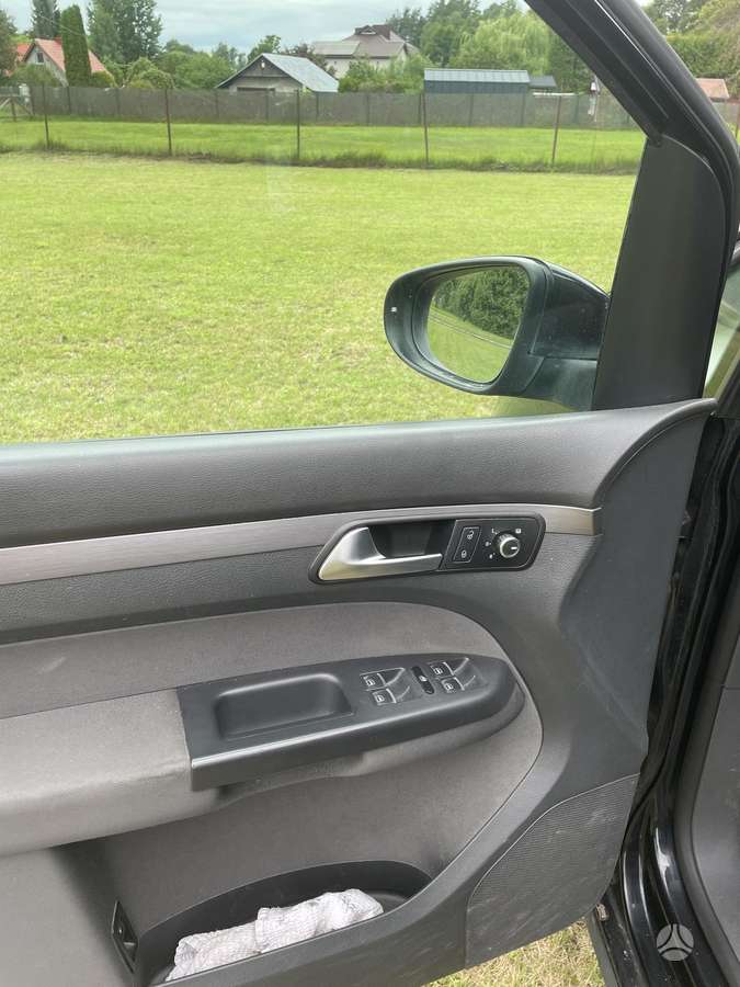Volkswagen Touran 2012 — photo 7