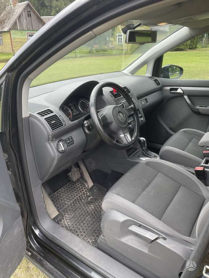 Volkswagen Touran 2012 — photo 8