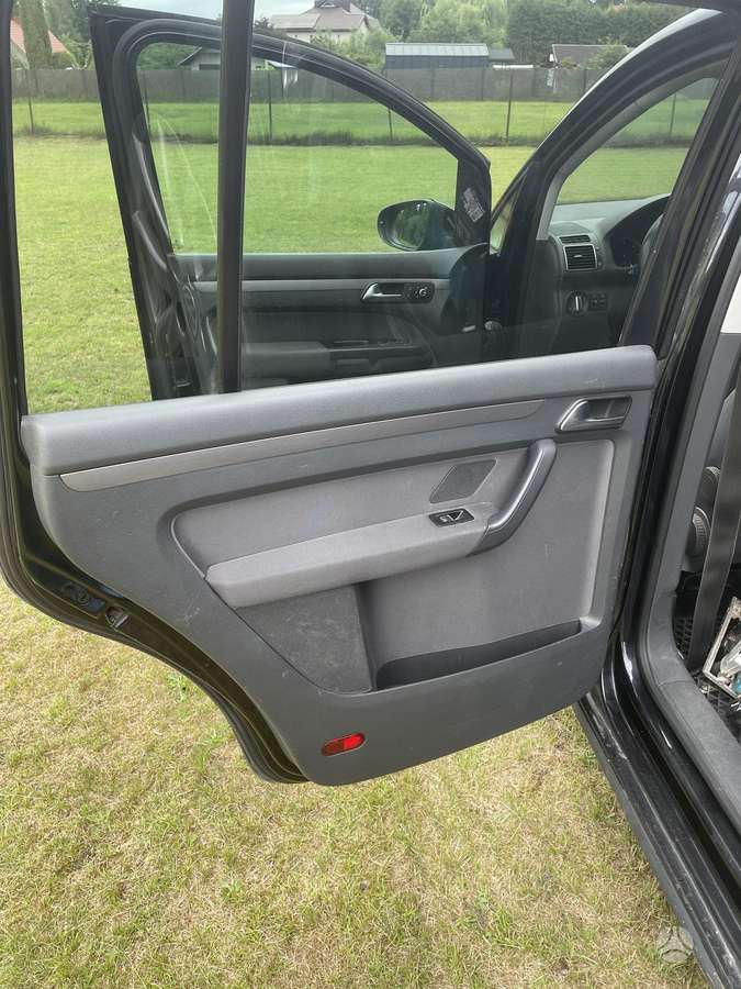 Volkswagen Touran 2012 — photo 9