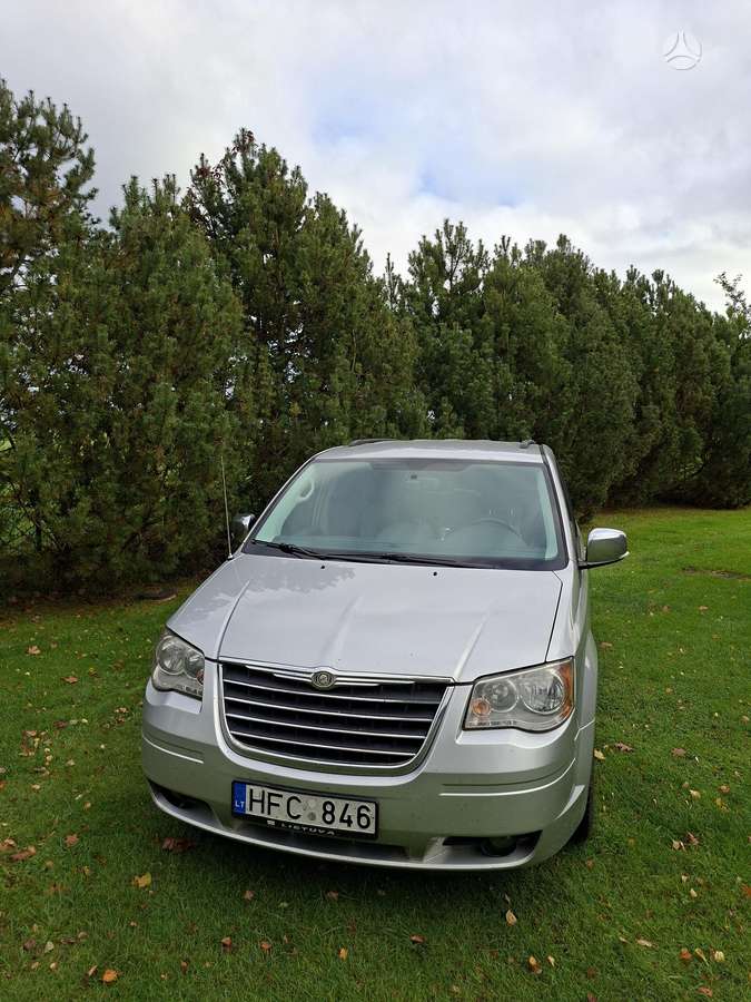 Chrysler Town 2010 — rear view