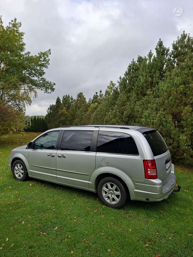 Chrysler Town 2010 — interior