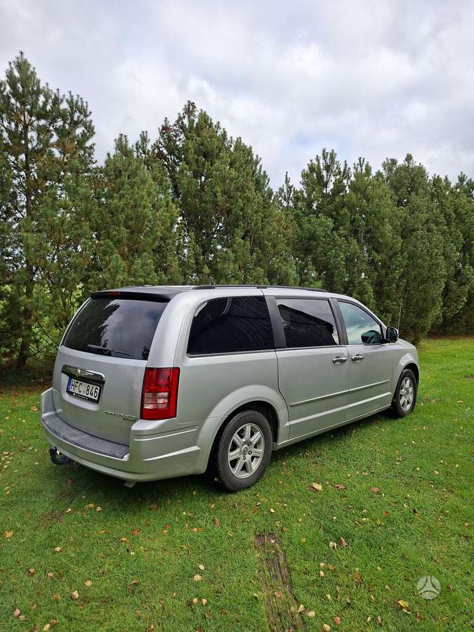 Chrysler Town 2010 — engine 3778 cm³, 200 HP (147kW)