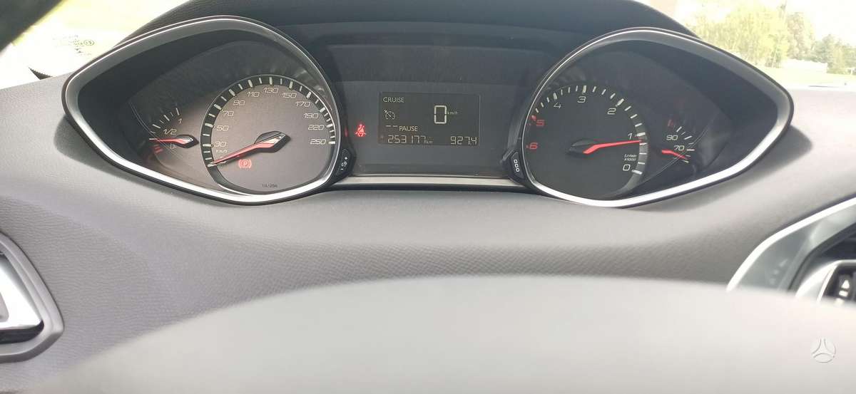 Peugeot 308 2015 — photo 11