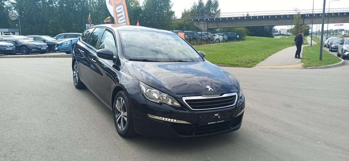 Peugeot 308 2015 — rear view