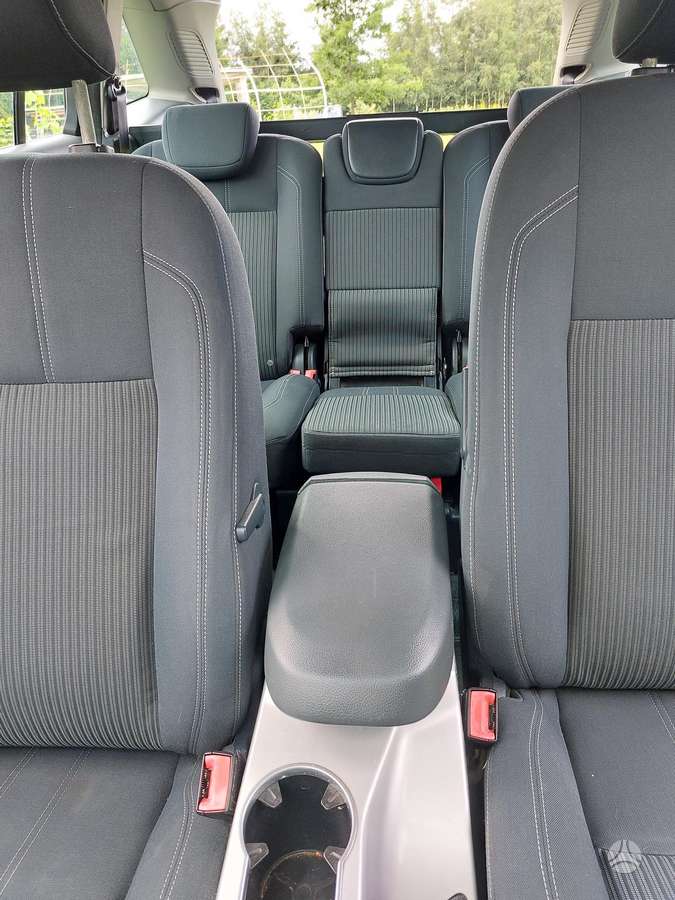 Ford Grand 2011 — photo 10