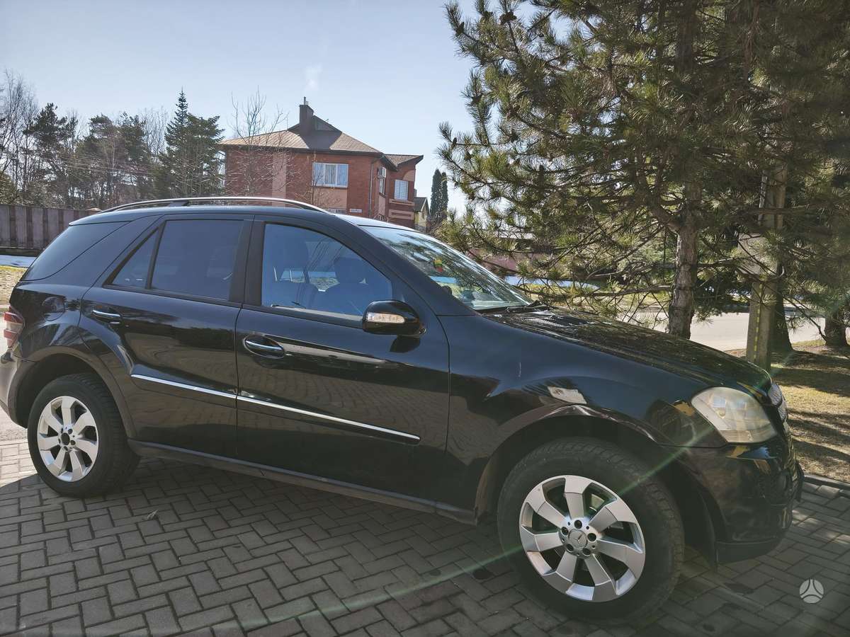 Mercedes-Benz ML320 2006 — салон
