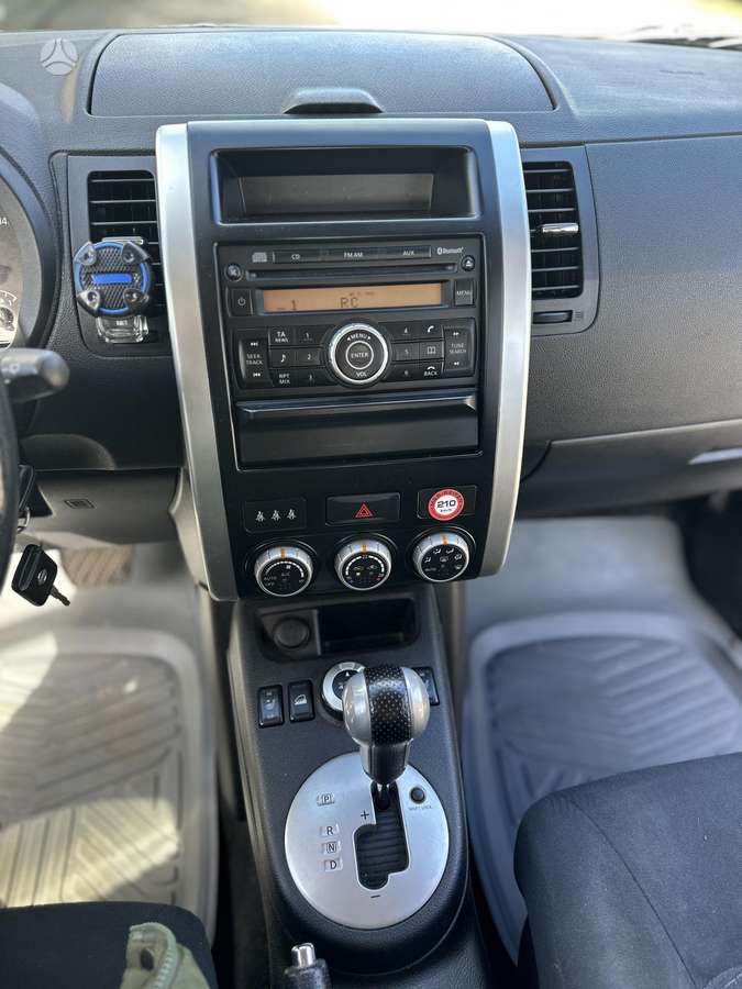 Nissan X-Trail 2011 — photo 24