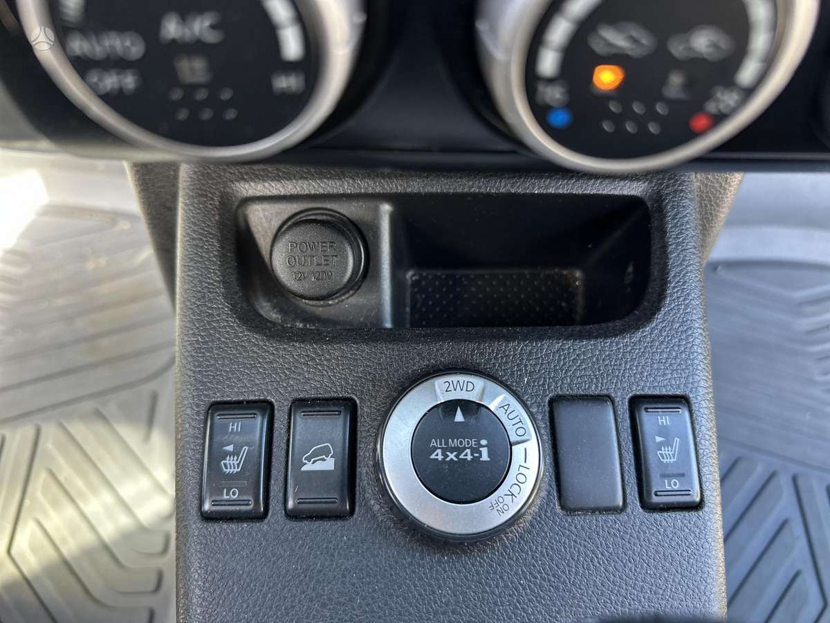 Nissan X-Trail 2011 — photo 25