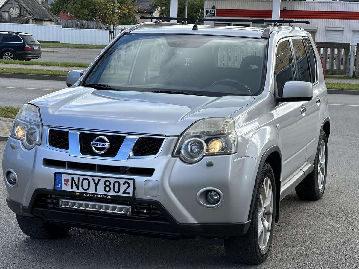 Nissan X-Trail 2011 — engine 1995 cm³, 150 HP (110kW)