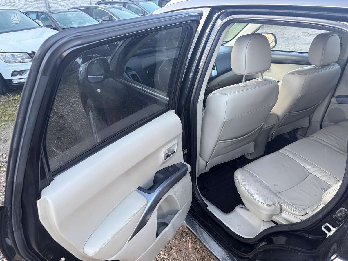 Citroen C-Crosser 2011 — photo 11