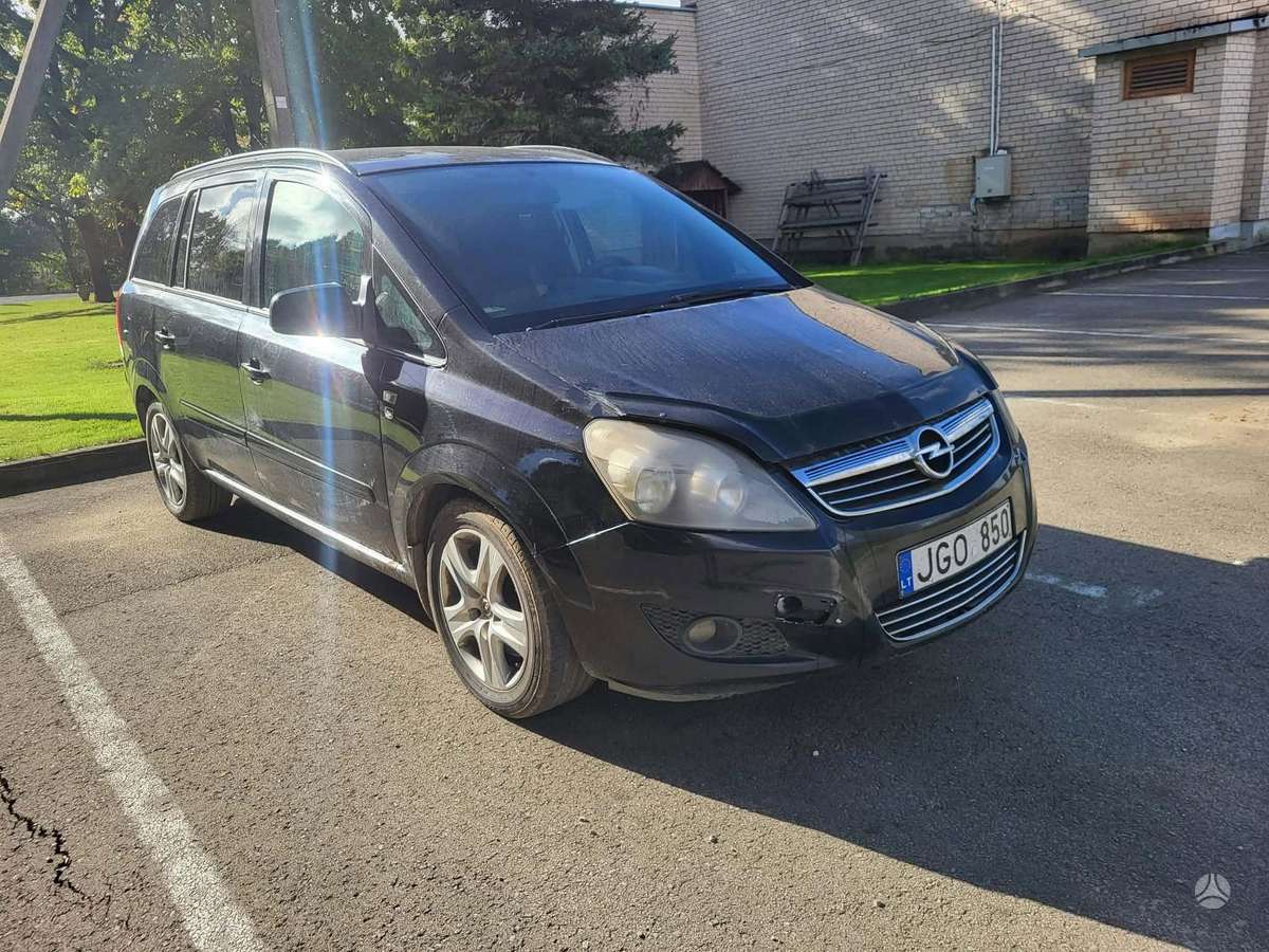 Opel Zafira 2010 — interior