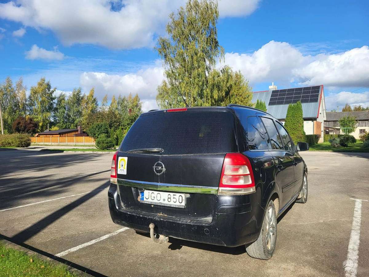 Opel Zafira 2010 — engine 1686 cm³, 110 HP (81kW)