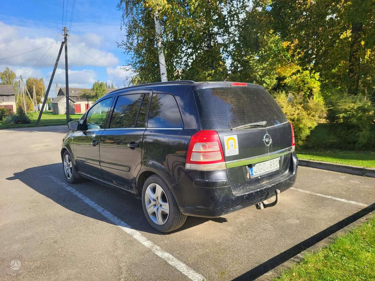 Opel Zafira 2010 — photo 6