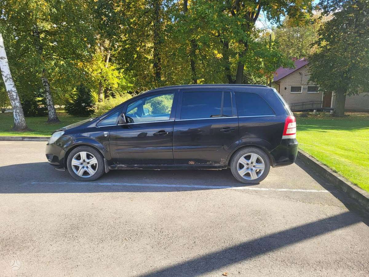 Opel Zafira 2010 — photo 7