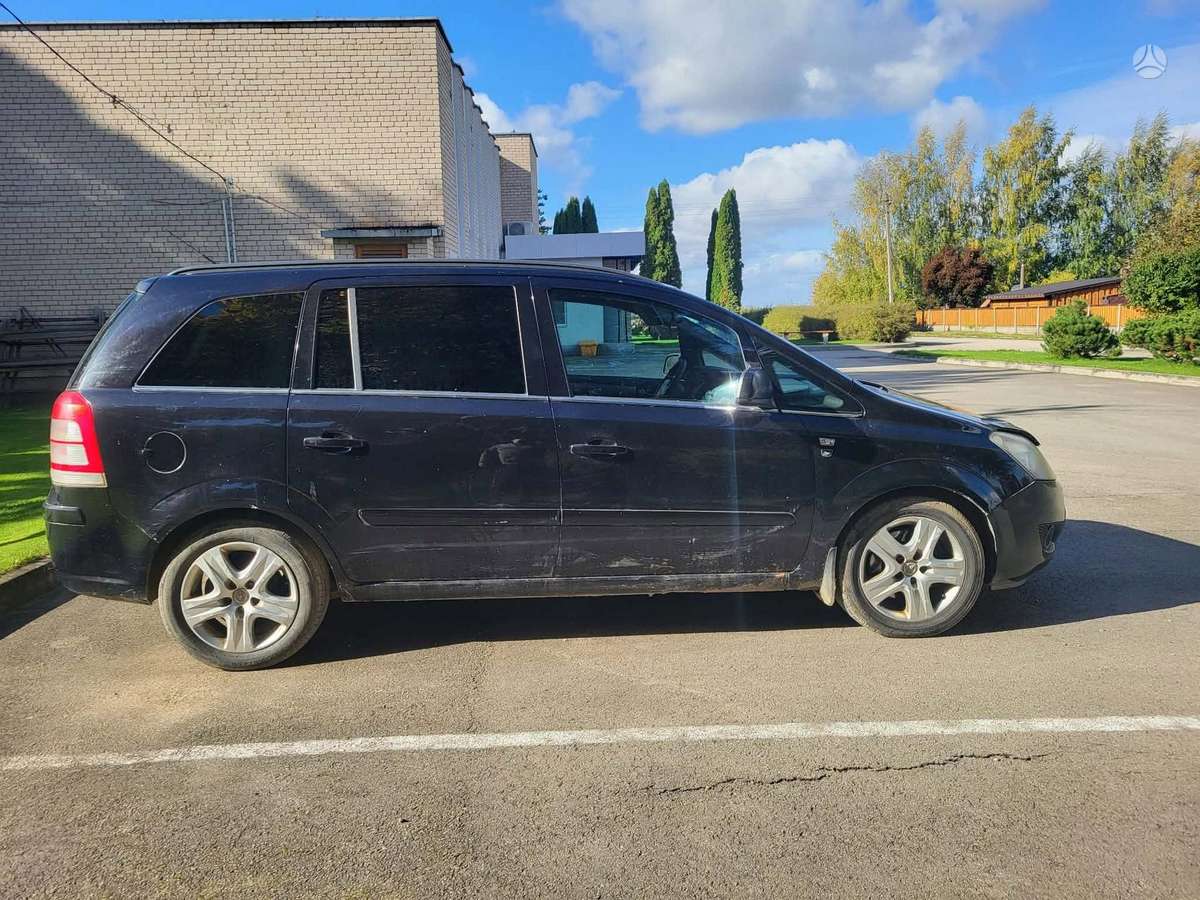 Opel Zafira 2010 — photo 8