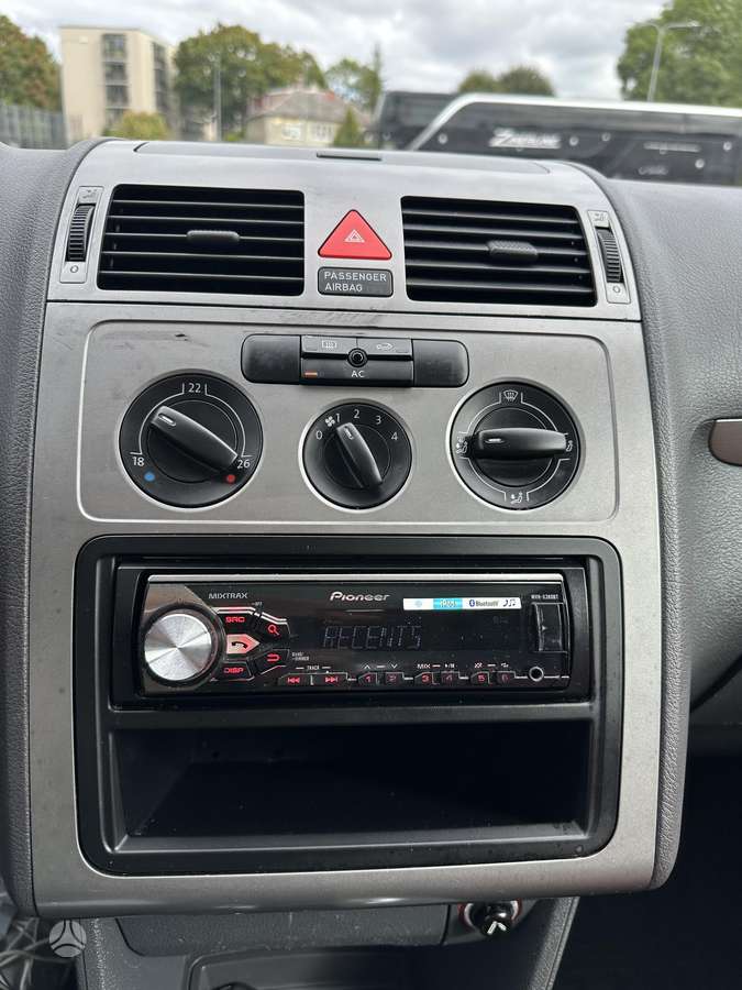 Volkswagen Touran 2008 — photo 14