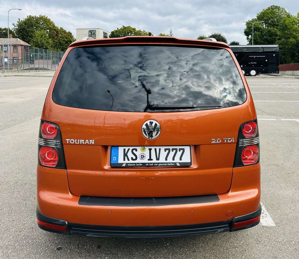 Volkswagen Touran 2008 — engine 2000 cm³, 140 HP (103kW)