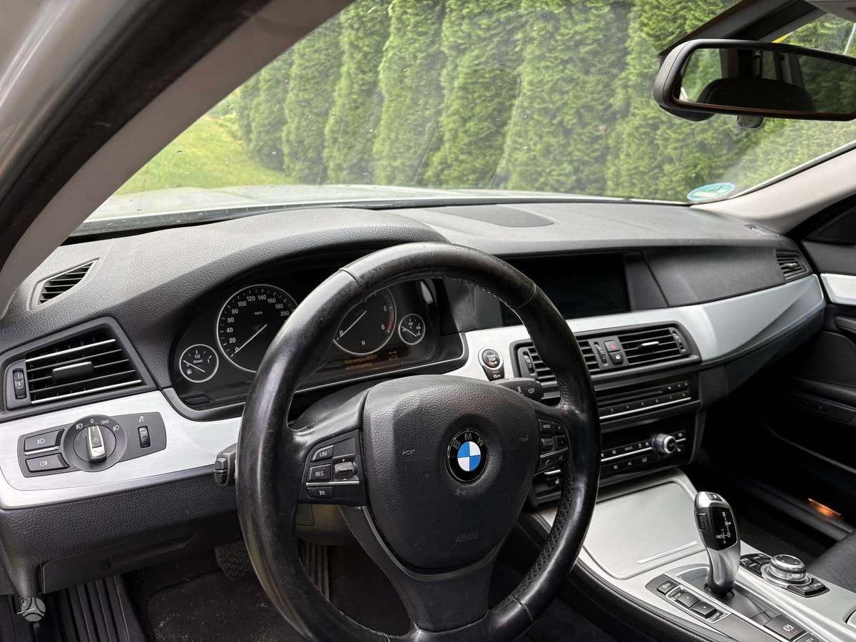 BMW 520 2013 — photo 12