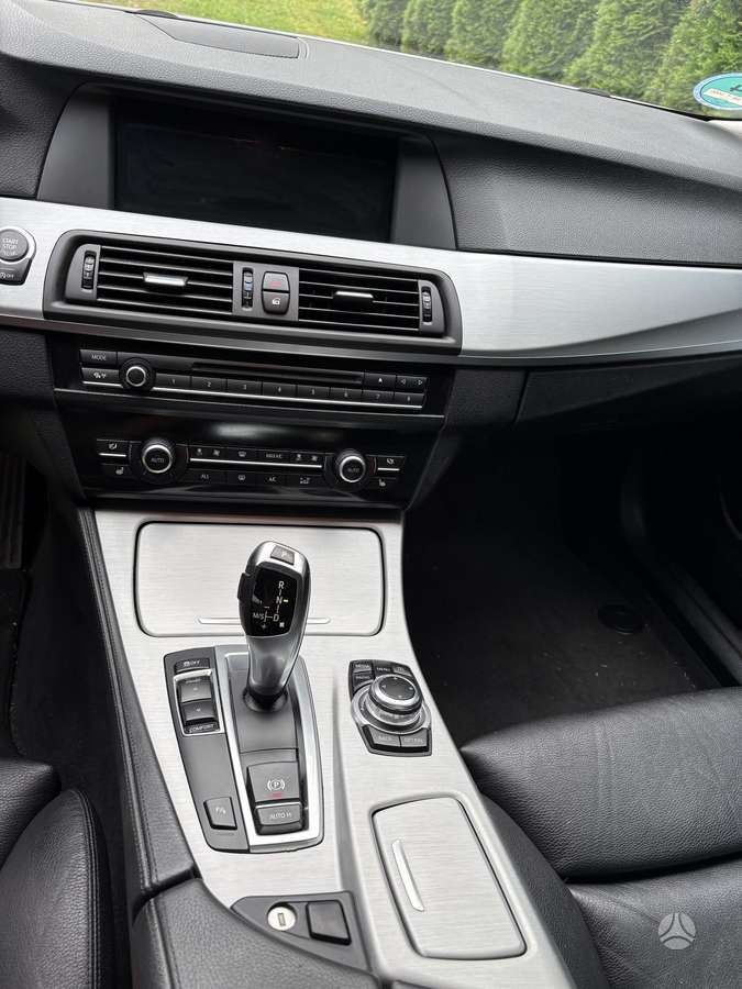 BMW 520 2013 — photo 17