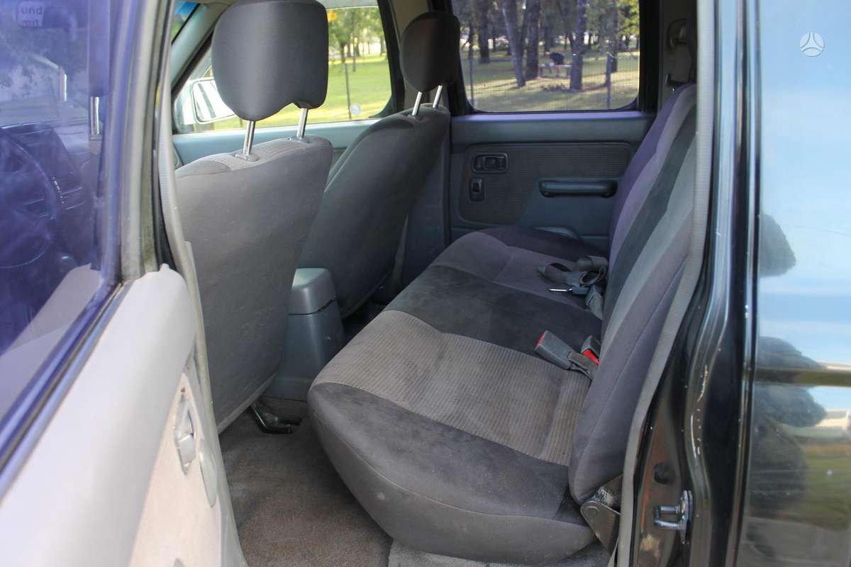 Nissan Navara 2004 — photo 10