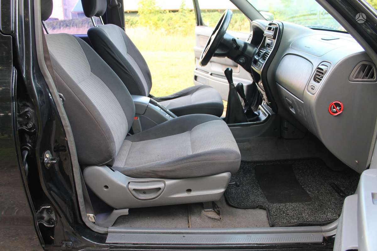 Nissan Navara 2004 — photo 11