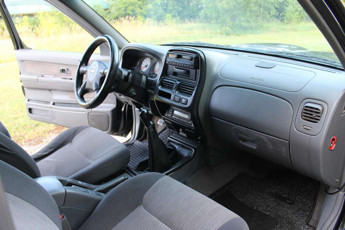 Nissan Navara 2004 — photo 12