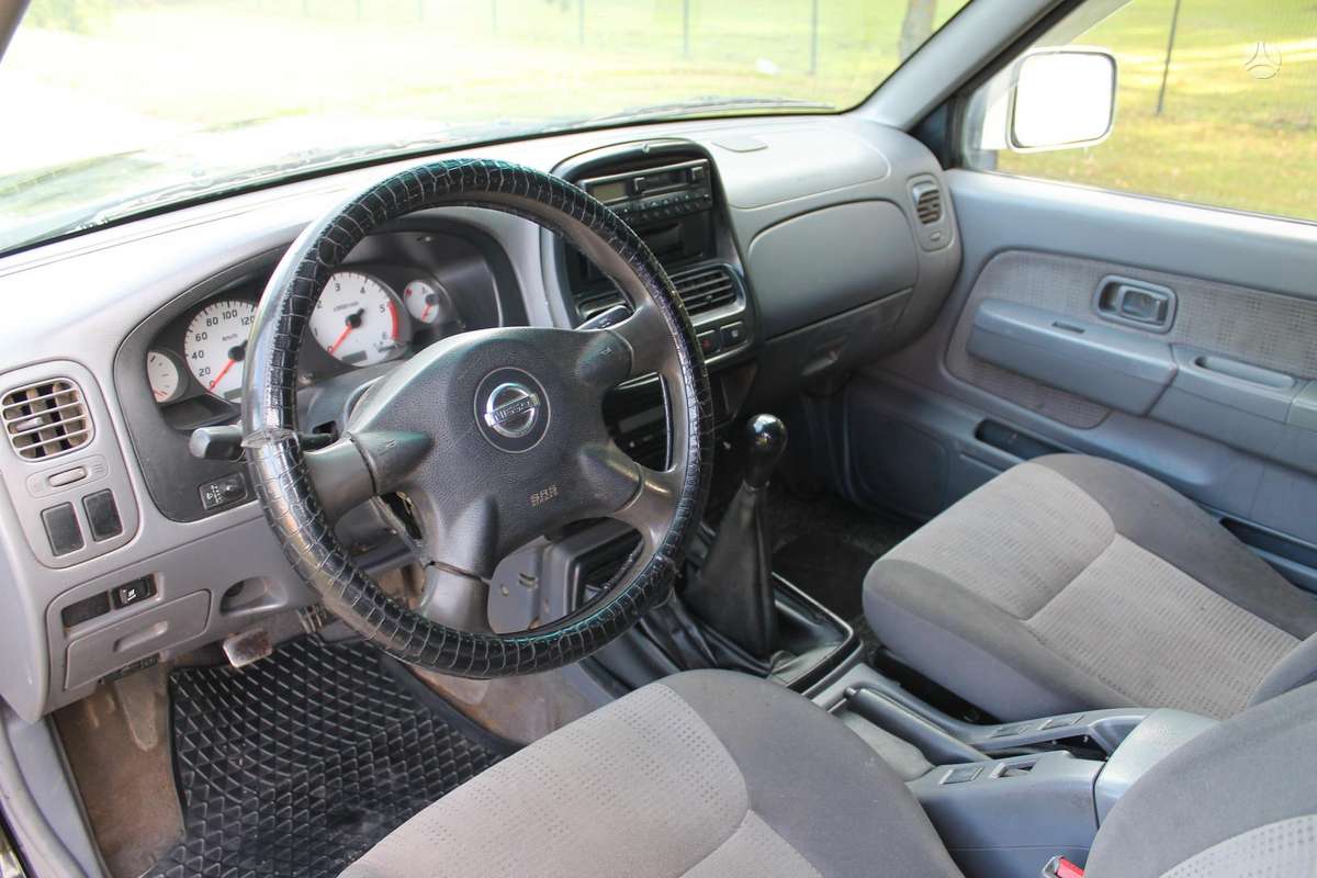 Nissan Navara 2004 — photo 9