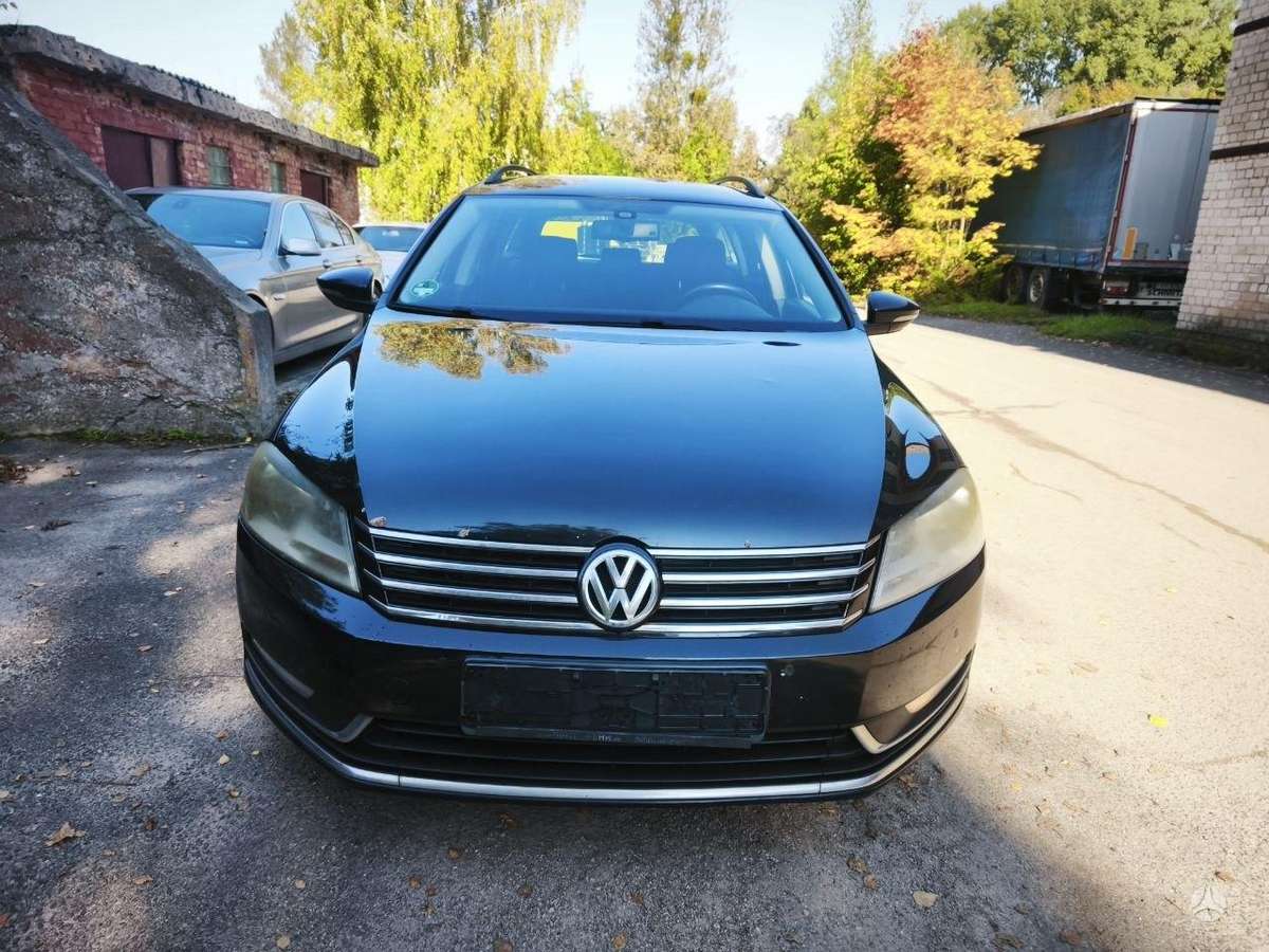 Volkswagen Passat 2012 — салон
