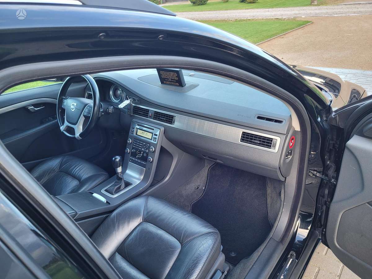 Volvo V70 2011 — photo 11