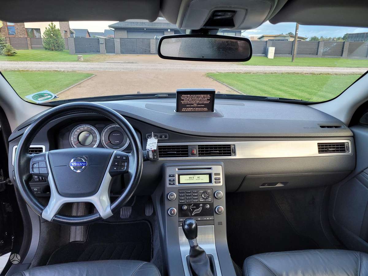 Volvo V70 2011 — photo 12